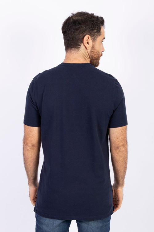 Camiseta Masculina Cuello Redondo Essential en Piqué Lycrado