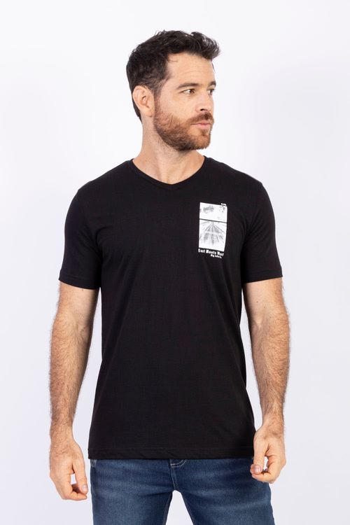 Camiseta Masculina Cuello V Essential en Algodón