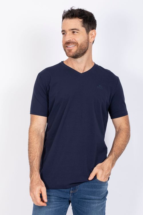 Camiseta Masculina Cuello V Essential en Lycra Fría