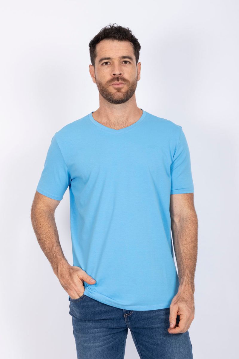 Camiseta-cuello-V