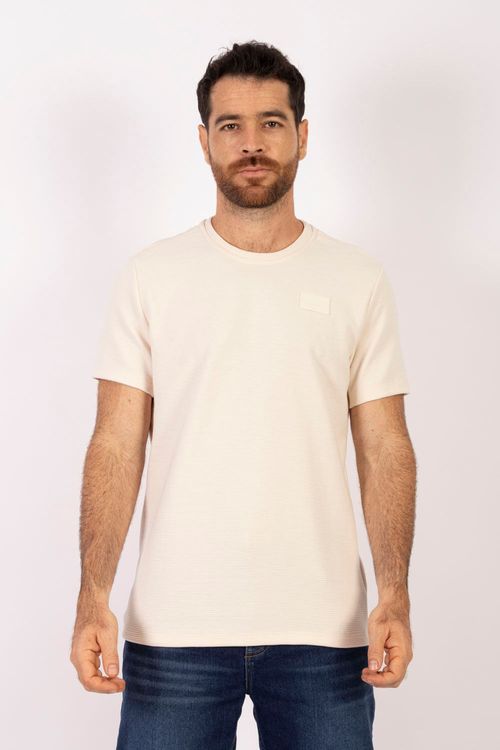 Camiseta Cuello Redondo con Aplique Superior en el Izquierdo