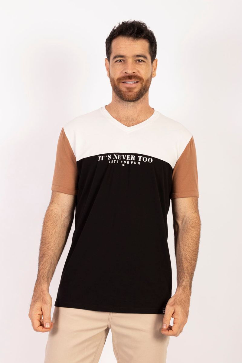 Camiseta-cuello-V