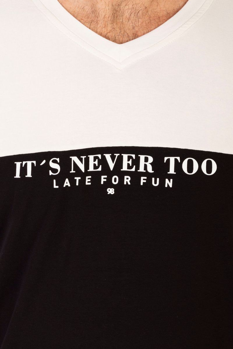 Camiseta-cuello-V