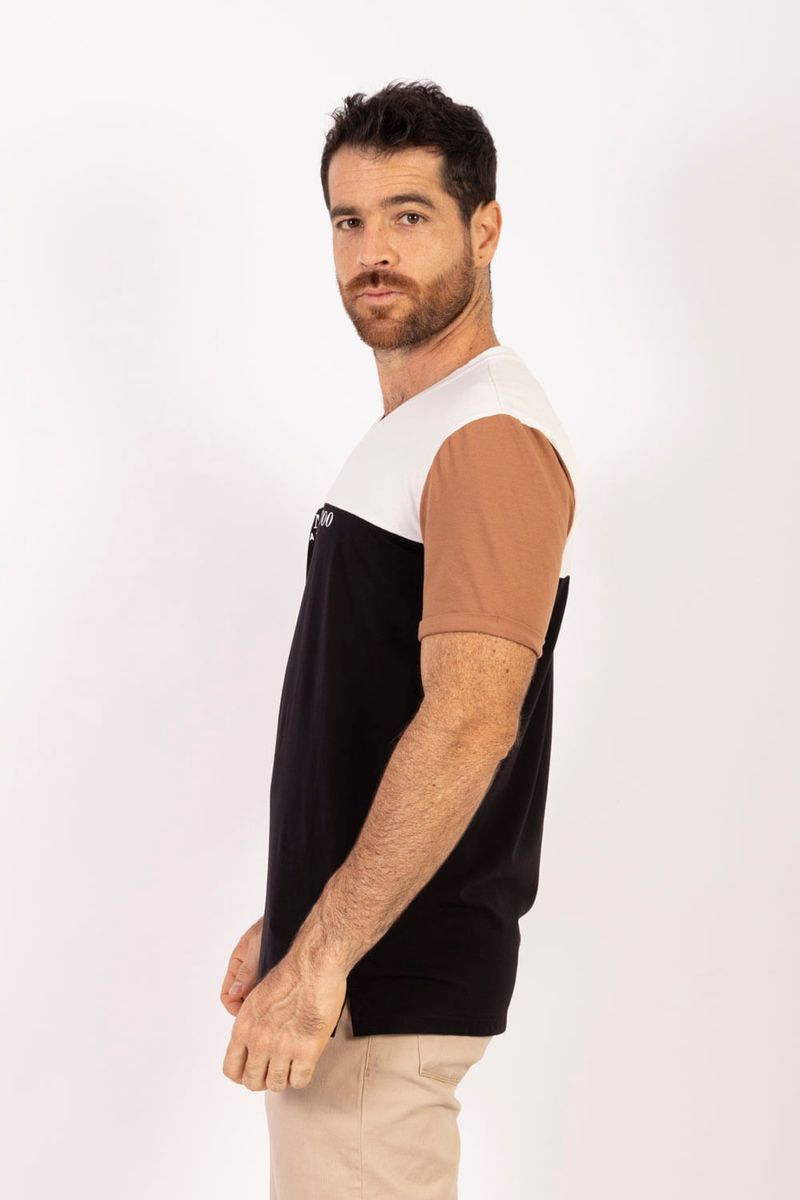 Camiseta-cuello-V