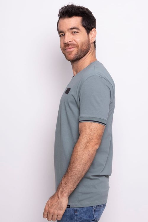 Camiseta V